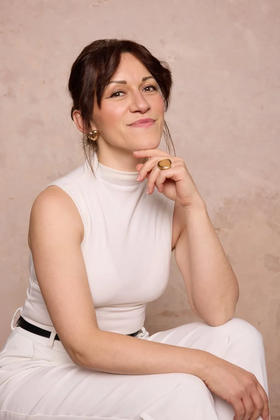 Portrait d'Agata Prywer, formatrice en coiffure de mariée