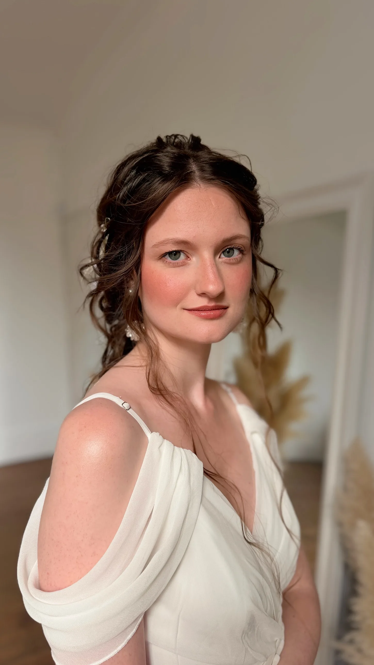 Maquillage de mariée naturel et frais, teint lumineux