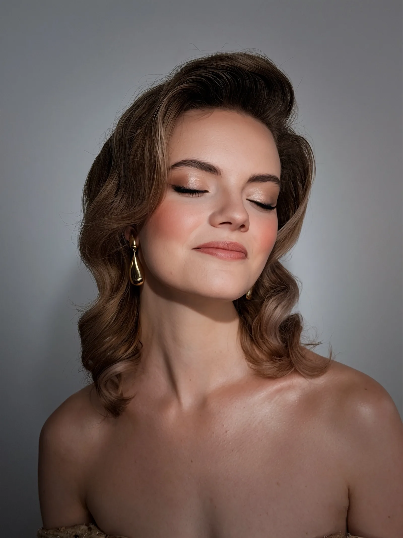 Maquillage de mariée doré, paupières lumineuses