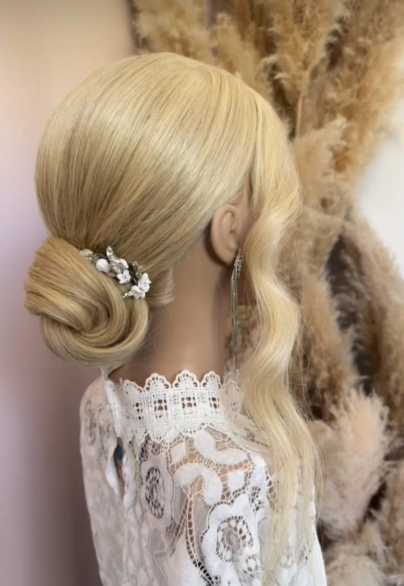 Chignon bas lisse réalisé par Teo en formation one-to-one